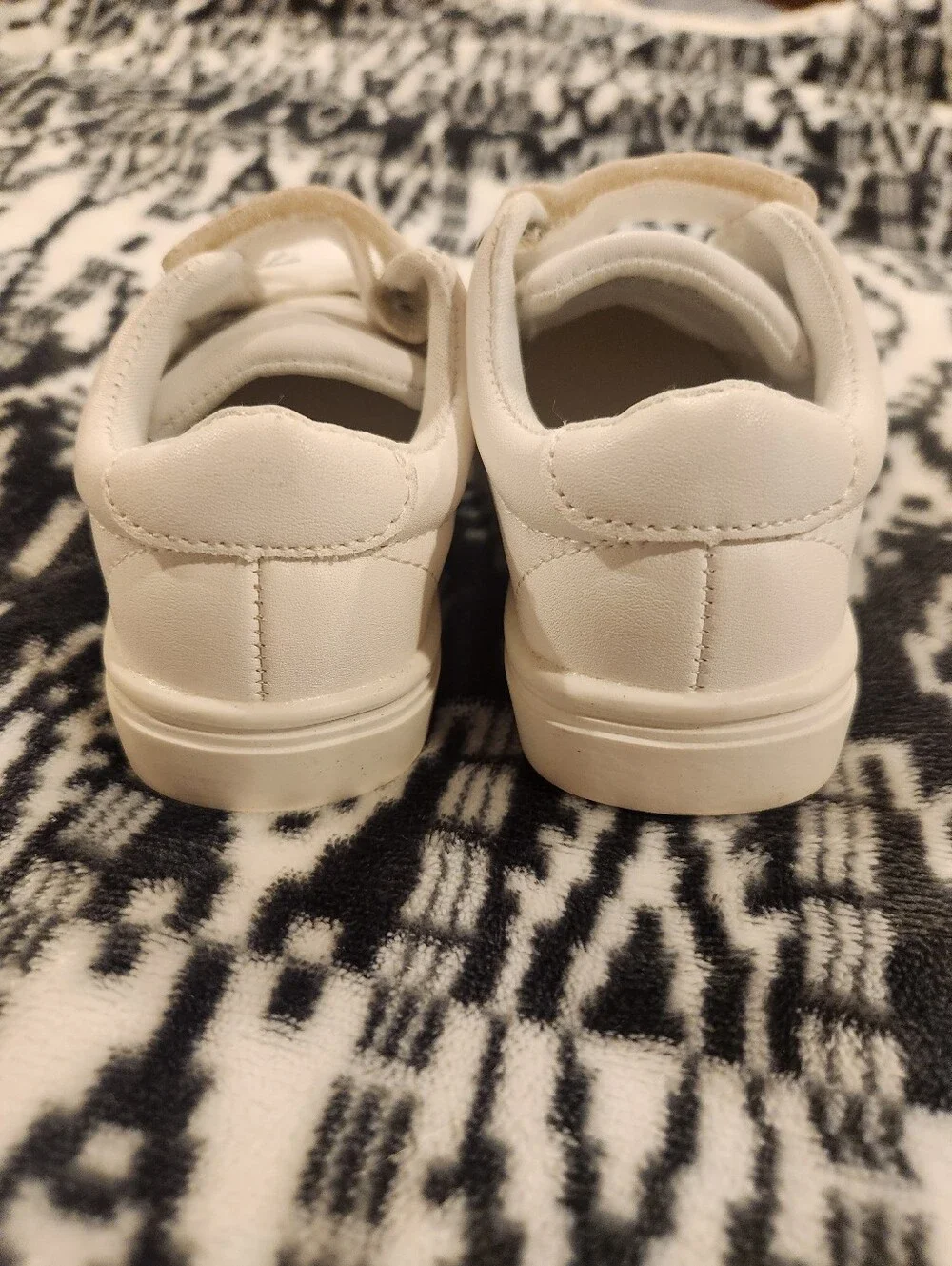 Kids White Casual Sneakers with Hook-and-Loop Strap, Size 7T